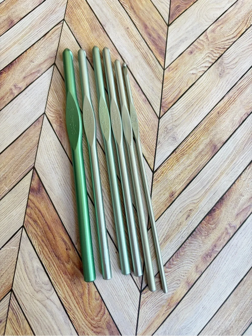 Vintage Susan Bates Metallic Crochet Hook Set of 6 Various Sizes
